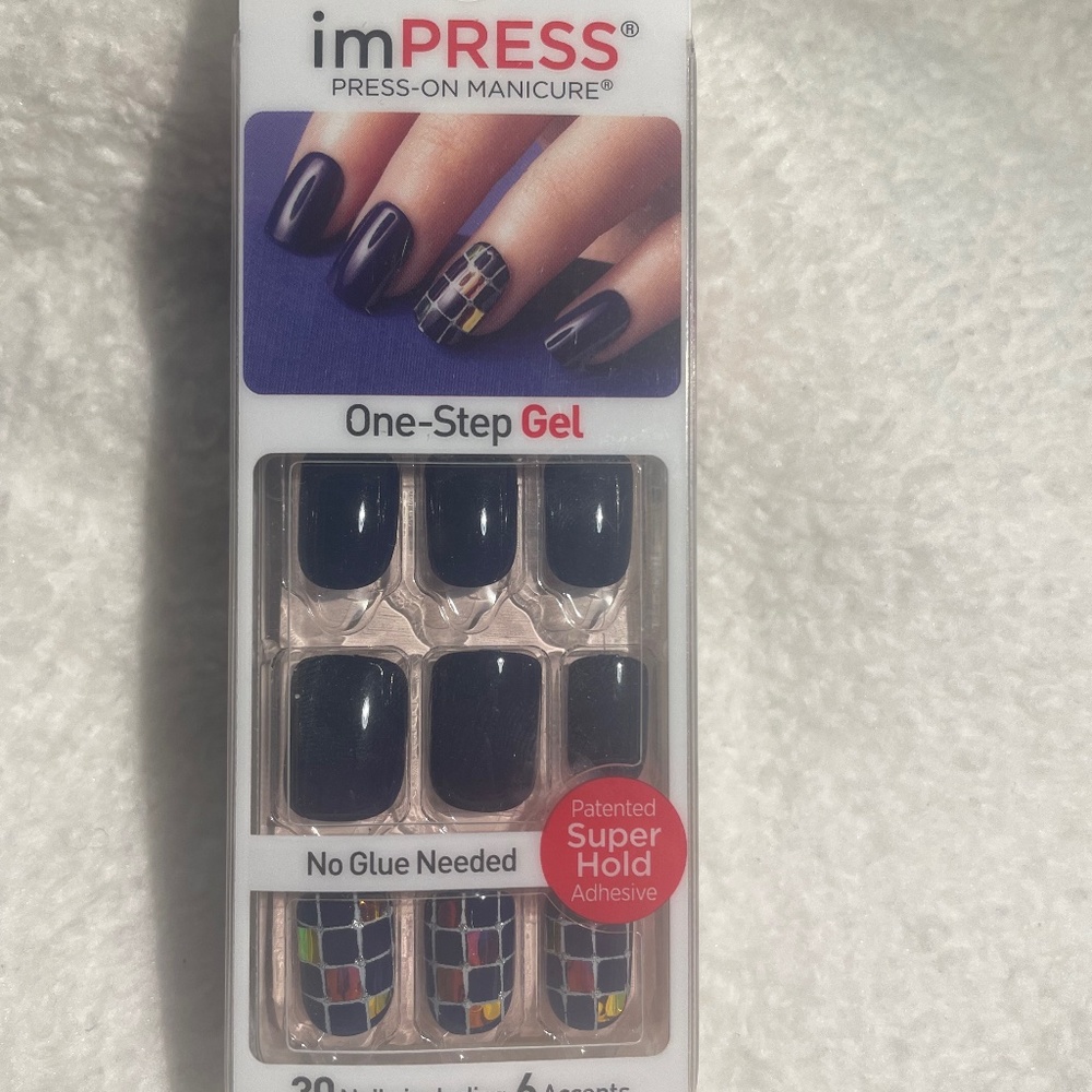 imPRESS press-on manicure (navy and squares)